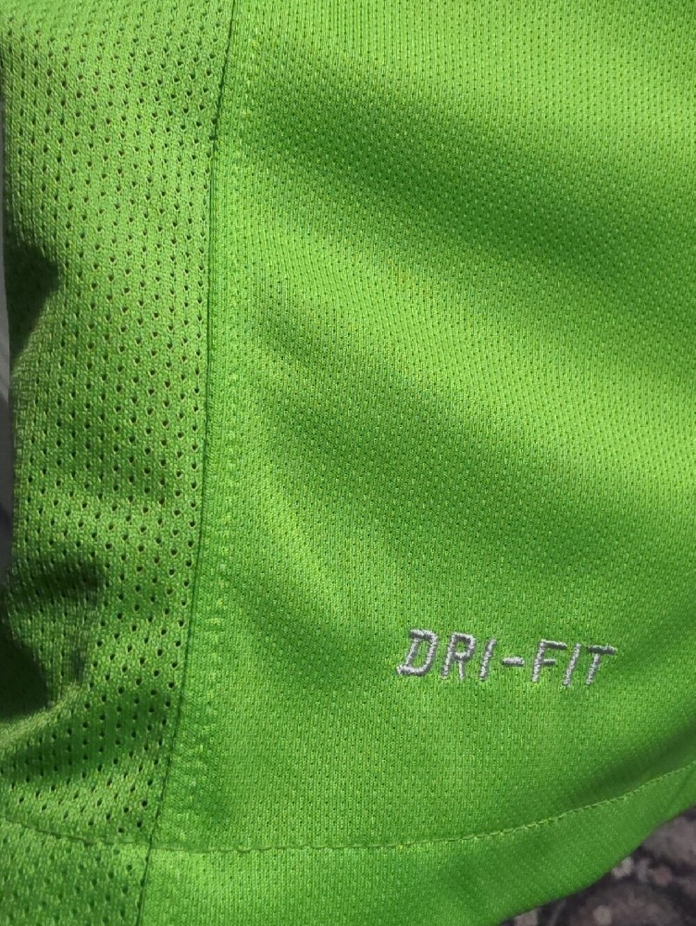 Nike Men's Green VfL Wolfsburg Home Jersey with Volkswagen Logo - Picture 6 of 11